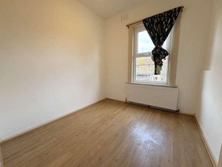 St Albans Avenue, East Ham, London, E6 - Photo 3