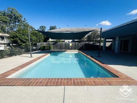 Townhouse - 3 bed, 2 bath, SLUG - Photo 4