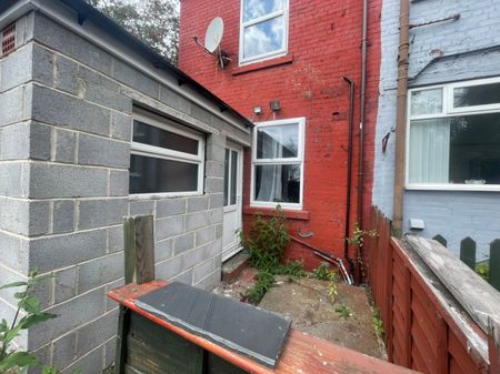 2 bed Terraced - To Let - Photo 3