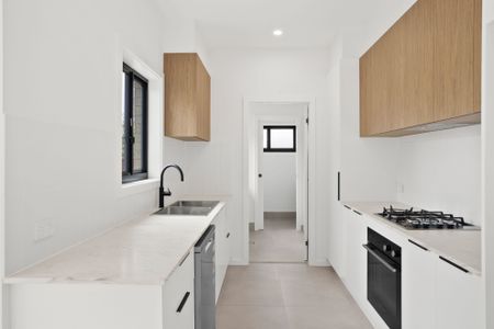 Modern 3 Bedroom Townhouse With Double Garage - Photo 4