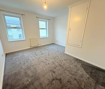 2 bedroom end of terrace house to rent - Photo 2