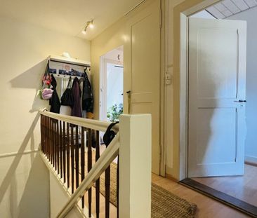 Charmante 3.5-Zimmer Altbau-Dachwohnung in bester Wohnlage. - Photo 2