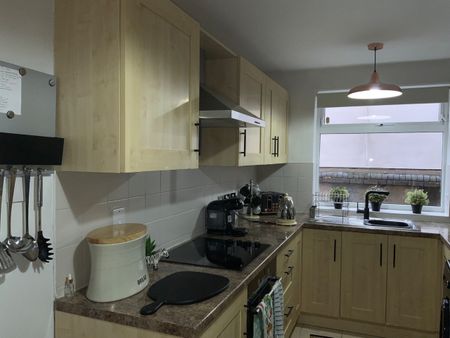 2 Bed Flat, Sinclair Court, B13 - Photo 4