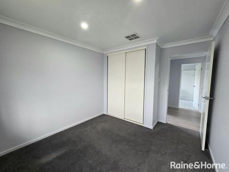 Comfortable, family-friendly home in a Worrigee - Photo 2