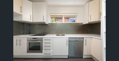 Freshly Painted Bayside Apartment - Photo 3