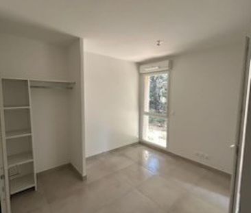 location Appartement T1 DE 31.57m² À SIX FOURS LES PLAGES - Photo 2