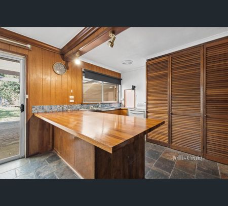 1/34 Sampson Drive, Mount Waverley, Vic 3149 - Photo 3