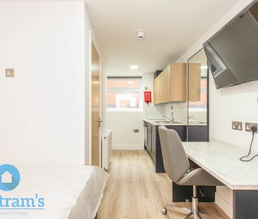 4 bed Apartment for Rent - Photo 4