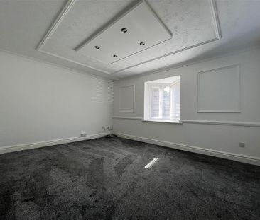 5 bedroom detached house to rent - Photo 4