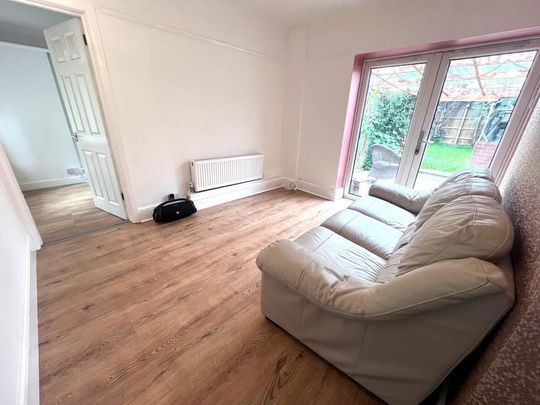 4 bedroom bungalow to rent - Photo 1