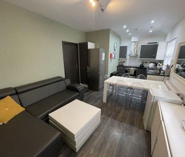 1 bedroom in a house share to rent - Photo 2
