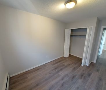 2 Bedroom Main Floor in Glendale! - Photo 2