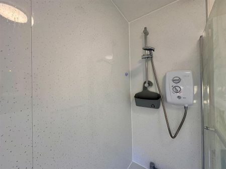 2 bedroom semi-detached bungalow to rent - Photo 4