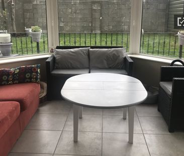 Large room for rent in a 5 bedroom family home in Rathcoole - Photo 1