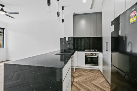 Modern, Newly Renovated Apartment in the Heart of Redfern - Photo 5