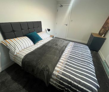 Tonge Moor Road, Bolton - Photo 5