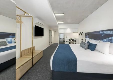 Fully serviced apartment living in the heart of Melbourne’s green corridor - Photo 3