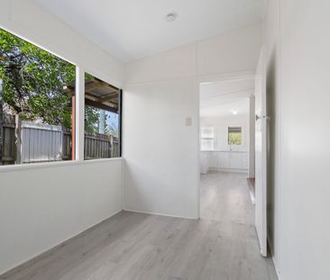 Charming & Light-Filled Home in Convenient Bardon Location - Photo 6