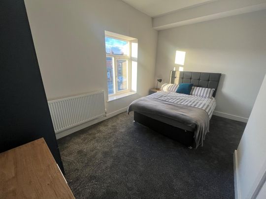 Tonge Moor Road, Bolton - Photo 1