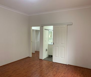 Modern & Spacious 3 bedroom Villa Style Unit - Photo 1