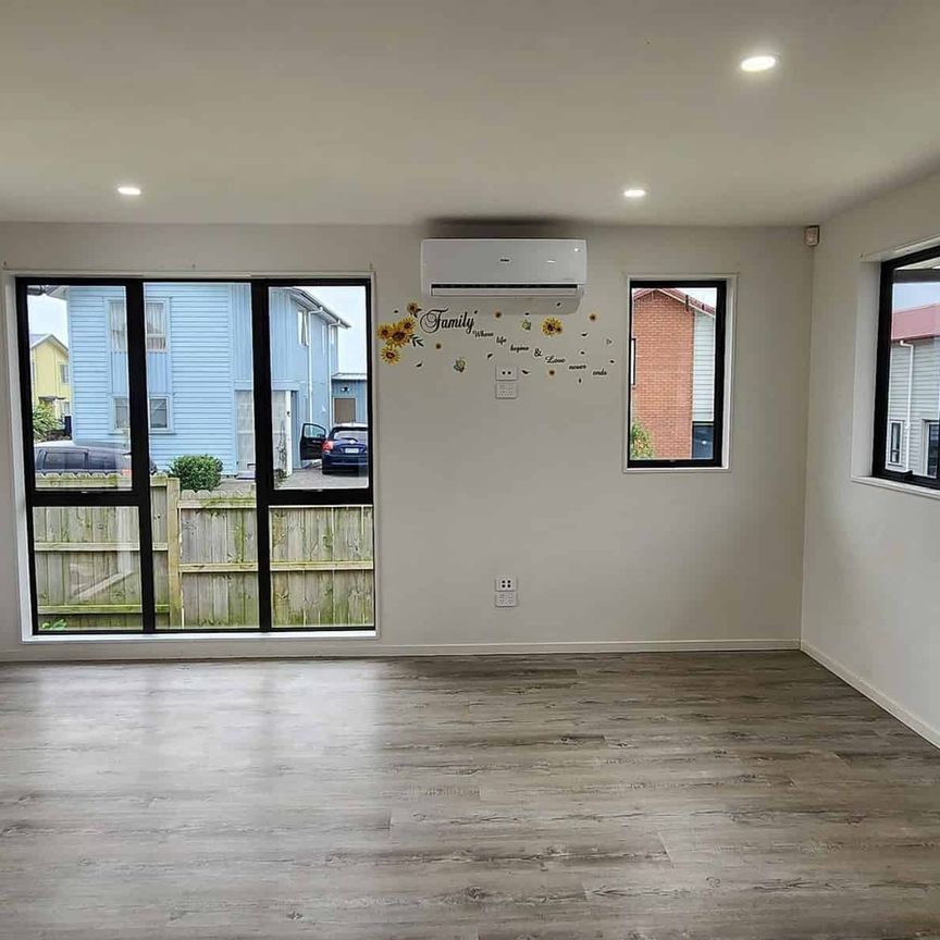 Next to new 2 Bedroom House AVAILABLE! - Photo 1