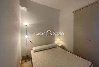Apartamento T0+1 para arrendamento na Rua Santa Catarina, Porto