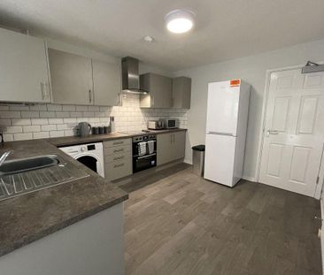 1 bedroom in a house share to rent - Photo 4