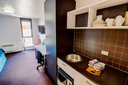 Standard Studio West Facing - Photo 5