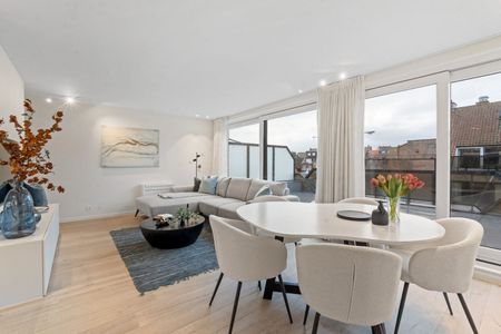 Volledig gerenoveerde penthouse in centrum Knokke met ruime terrassen. - Photo 4