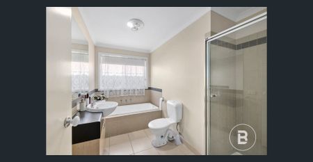 3 BEDROOM HOME LOCATED MINUTES TO STOCKLAND WENDOUREE & TRAIN STATION - Photo 5