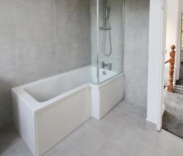 3 bedroom end of terrace house to rent - Photo 3