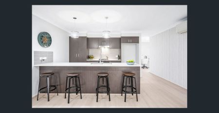 Ideal Family Home! - Photo 2