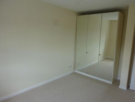 3 bedroom end of terrace house to rent - Photo 4