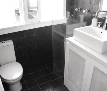 Beautifully restored Fully Furnished Art Deco Apartment - Photo 3