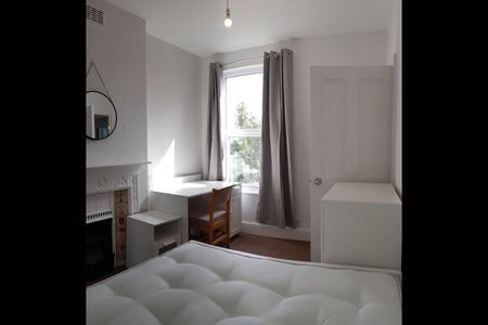 4 Bed Semi-Detached House, Melbourne Road, NG2 - Photo 3