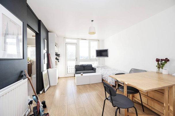 3 bedroom flat to rent - Photo 1