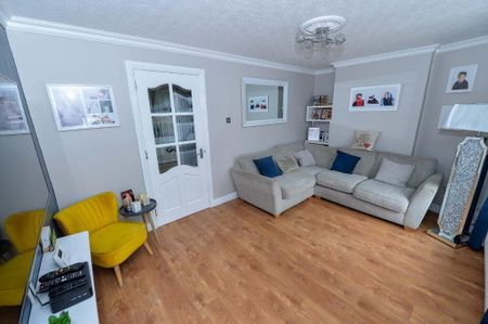 39 Loughlea, Belfast, BT5 4PA - Photo 2