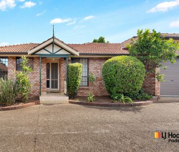 Private Rear Villa with Light-Filled Living & Courtyard - Photo 3