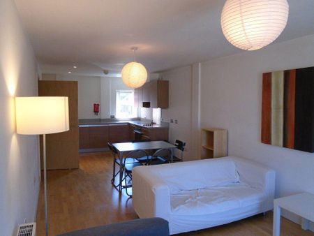 2 bedroom flat to rent - Photo 2
