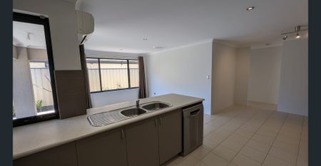 Freshly painted home with new carpet and landscaped gardens - Photo 4