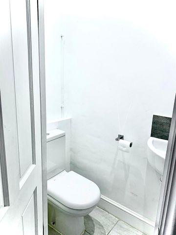 3 bedroom flat to rent - Photo 3