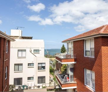 Spacious Top Floor Unit- Walk to Beach and Shops - Photo 1