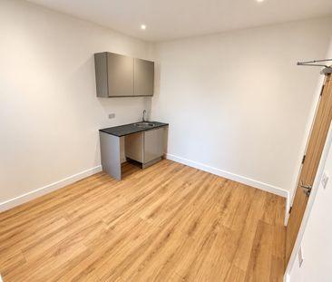 6 Bed Terraced House, Warwick Road, N11 - Photo 4