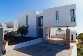 Luxury 5 bedroom Detached House for rent in Santa Eulària des Riu, Balearic Islands