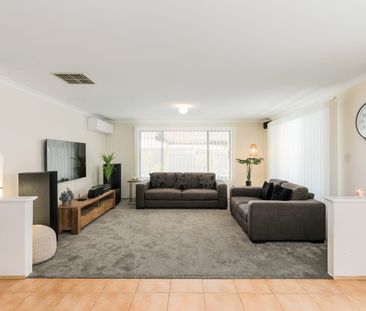 Well kept family home with a pool - Photo 1