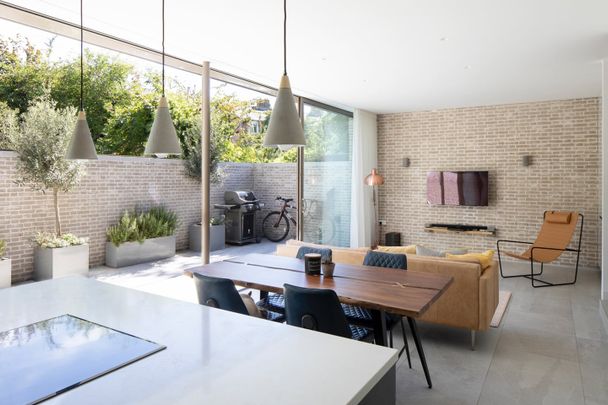 3 Bed Detached House, Morris Gardens, SW18 - Photo 1