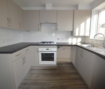 3 bedroom end of terrace house to rent - Photo 1