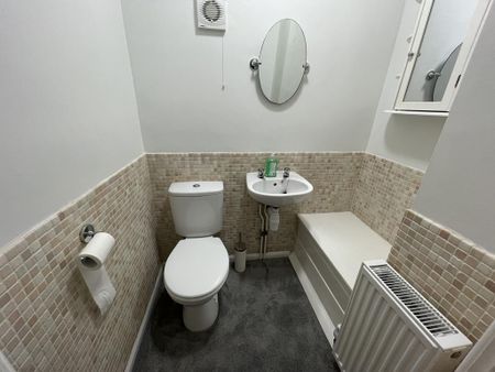 3 bedroom terraced house to rent - Photo 3