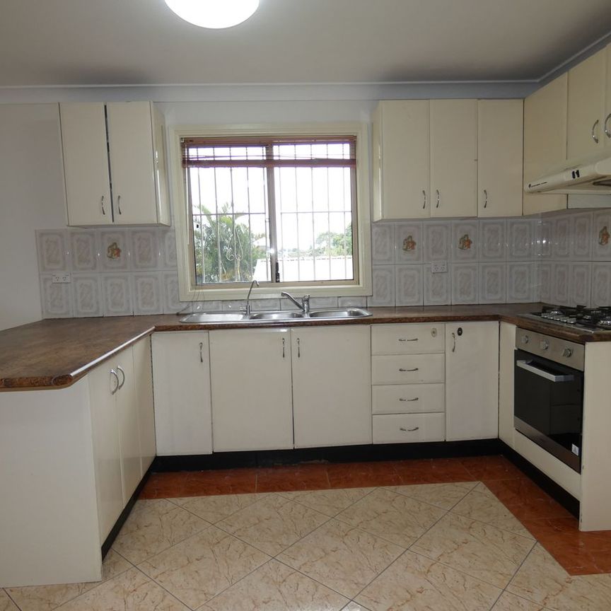 3 BEDROOM FAMILY HOME - Photo 1