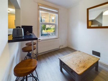 3 bedroom maisonette to rent - Photo 2